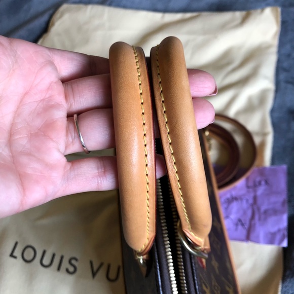 ❌SOLD❌ Authentic Louis Vuitton Alma BB monogram - Picture 5 of 8